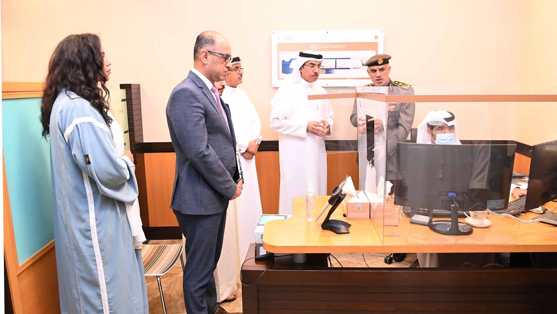 صورة بعنوان: وفد بحريني يطلع على تجارب هيئة "الهوية والجنسية" 