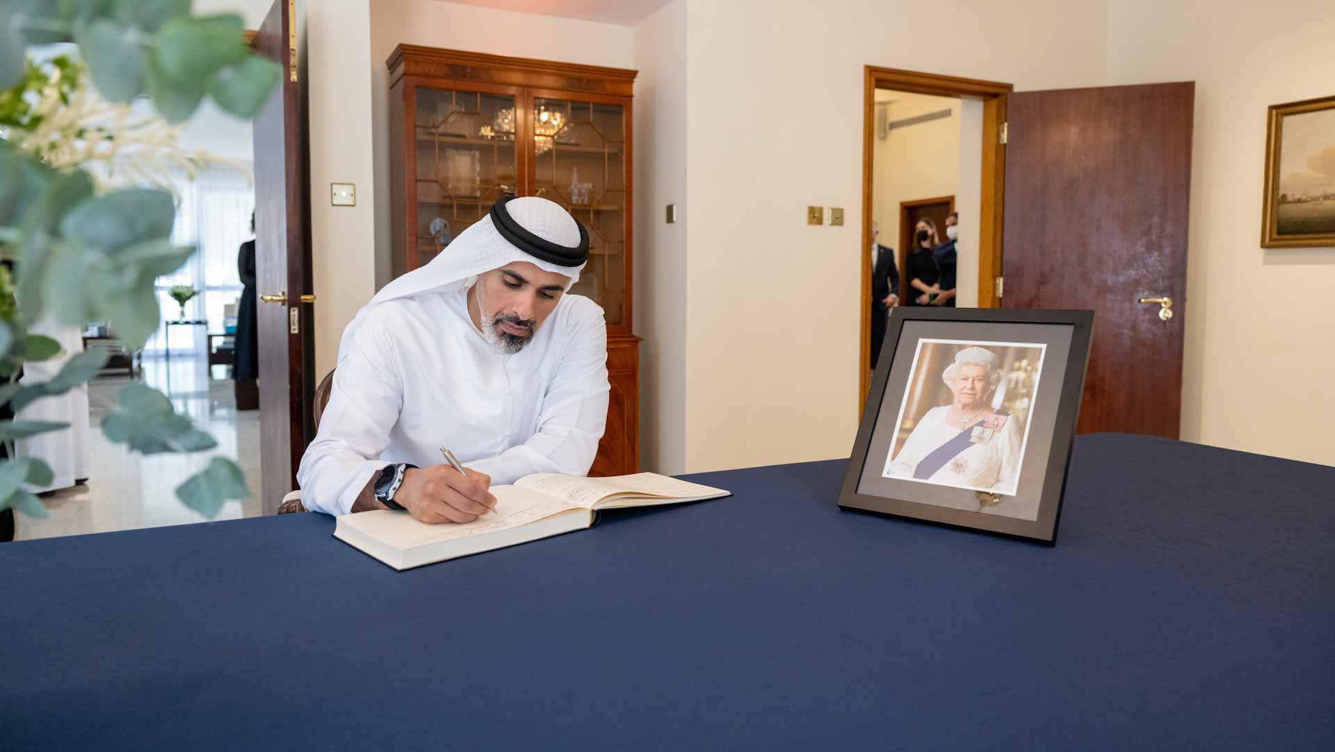 Image for the title: Khaled bin Mohamed offers condolences on death of Queen Elizabeth 