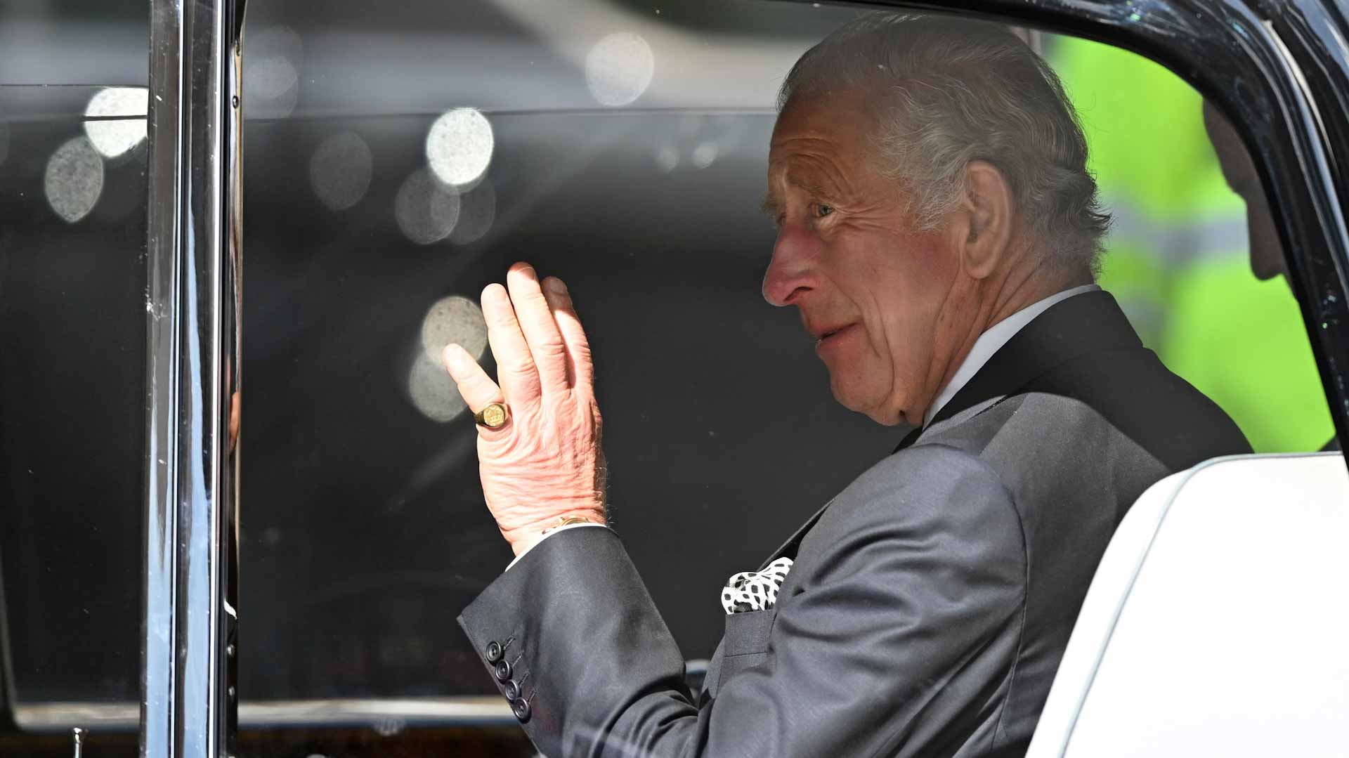 Image for the title: King Charles, Prince William meet mammoth queue for queen's coffin 