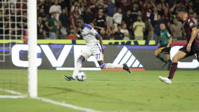 صورة بعنوان: ليتشي يتخطى ساليرنيتانا في الدوري الإيطالي لكرة القدم  