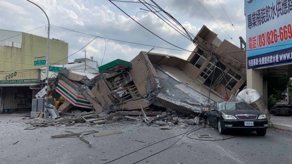 صورة بعنوان: 60 هزة ارتدادية عقب زلزال بقوة 6.5 درجات في تايوان 