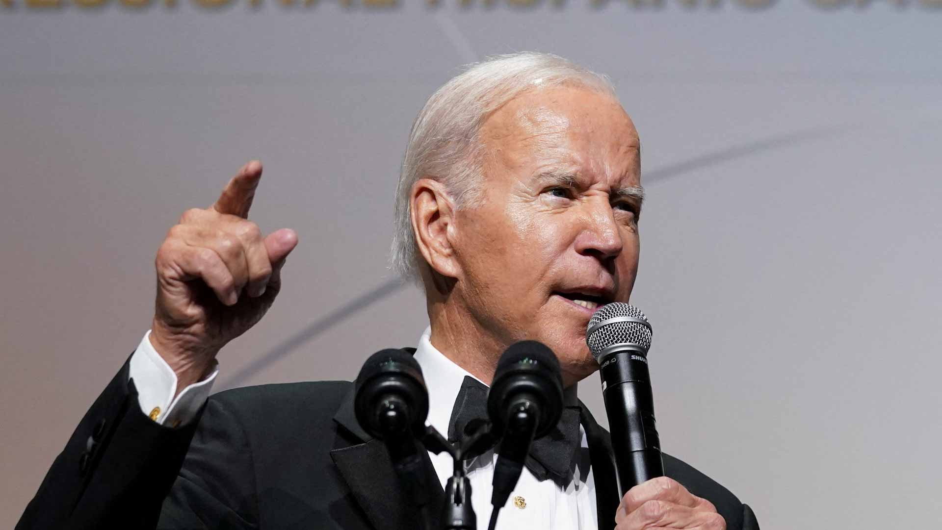 صورة بعنوان: بايدن يحث بوتين على عدم استخدام الأسلحة النووية في أوكرانيا 