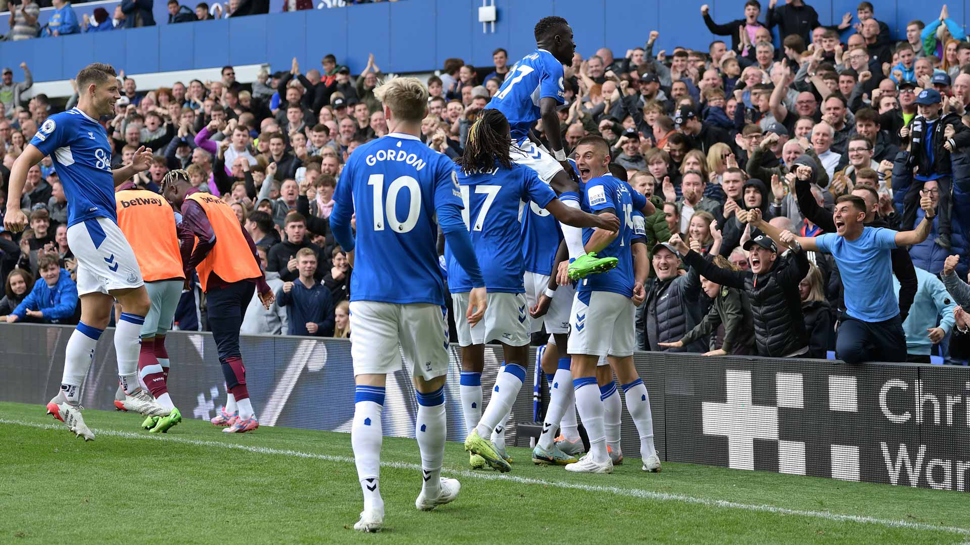 صورة بعنوان: نيال موباي يقود إيفرتون للفوز على ويستهام في الدوري الإنجليزي 