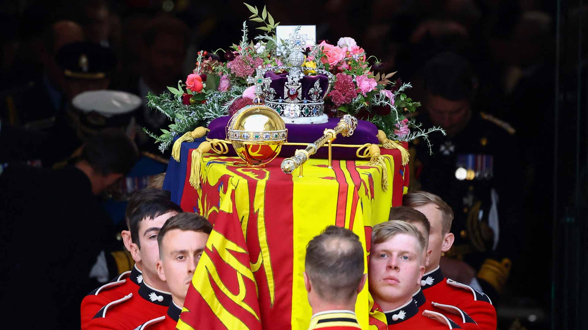 Image for the title: Queen Elizabeth's coffin starts journey to final resting place 