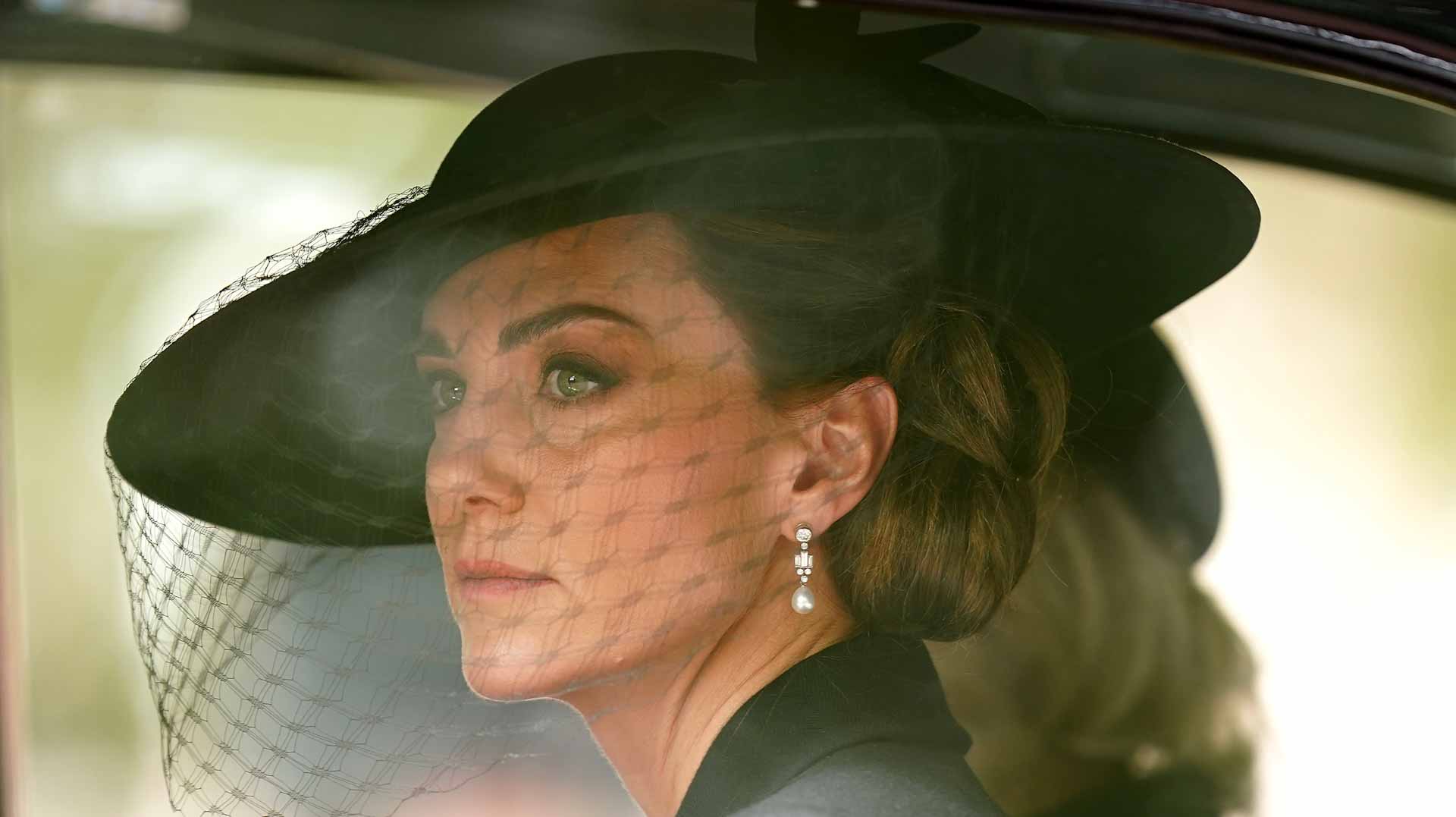 Image for the title: Kate and Meghan wear pearls for the queen 