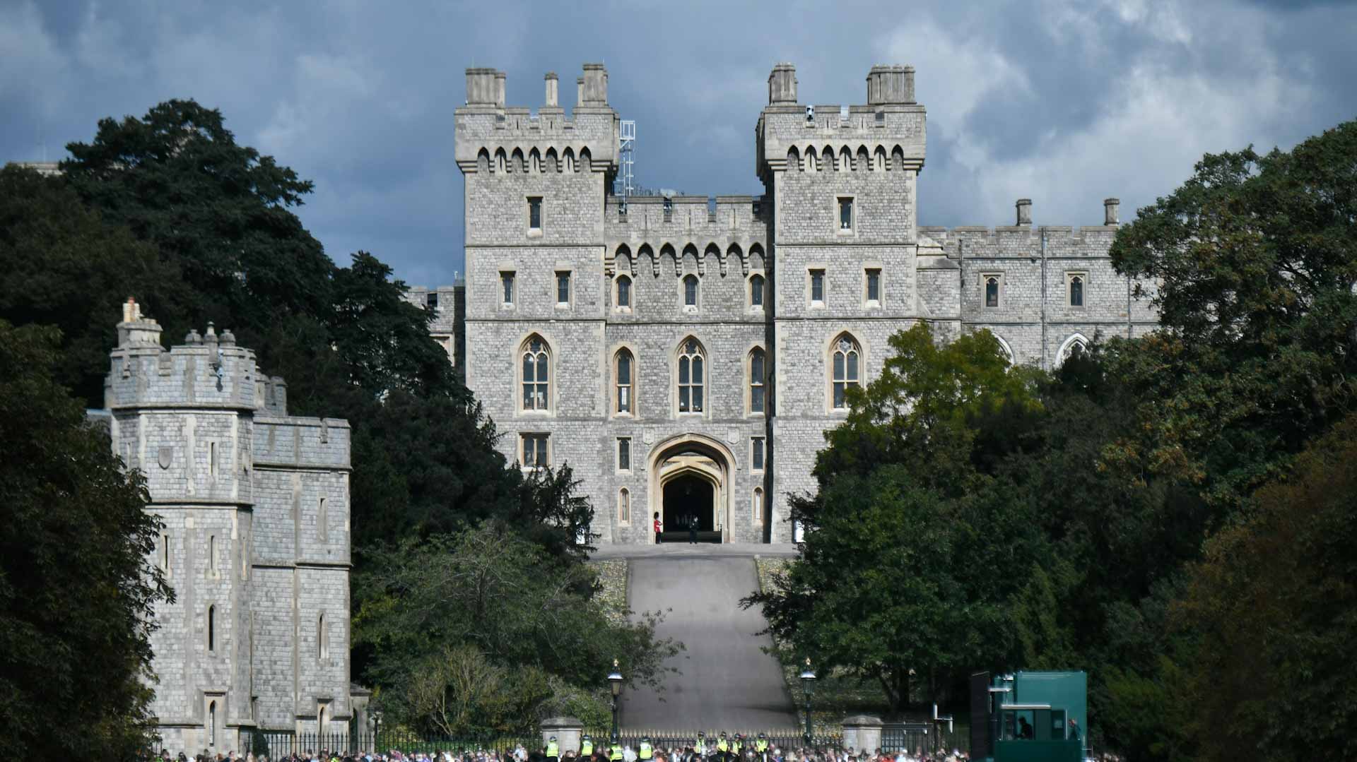 Image for the title: Queen's final resting place is a small chapel in Windsor Castle 