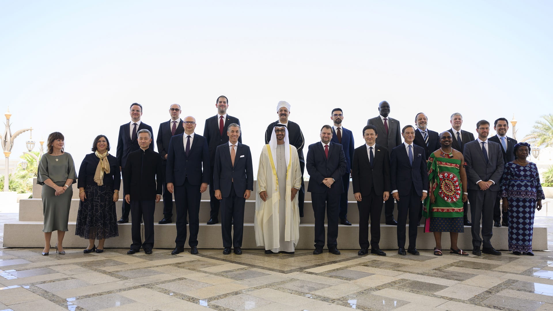 صورة بعنوان: رئيس الدولة: الإمارات حريصة على تعميق علاقاتها مع مختلف الدول 