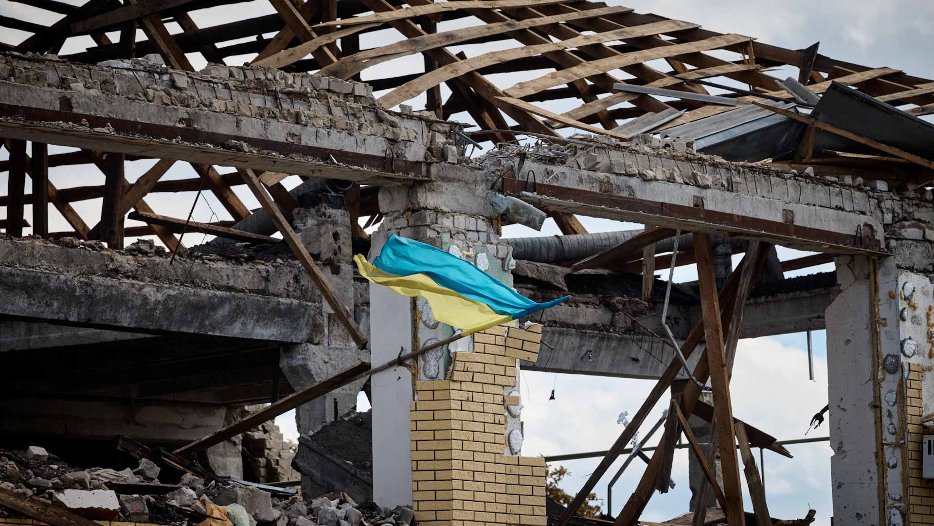 صورة بعنوان: أوكرانيا تواصل التوغل شرقاً في الأراضي المحررة  