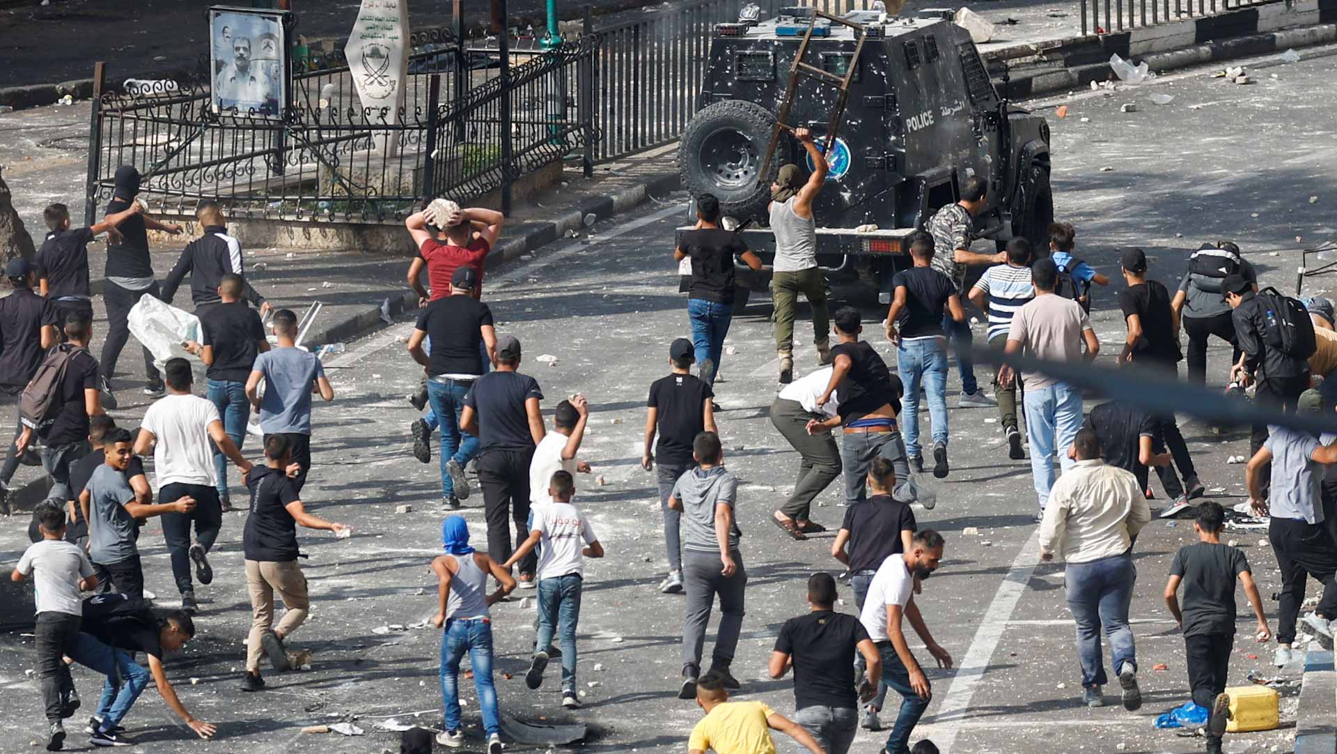 صورة بعنوان: مقتل شخص باشتباكات بين الشرطة الفلسطينية ومسلحين في الضفة الغربية 