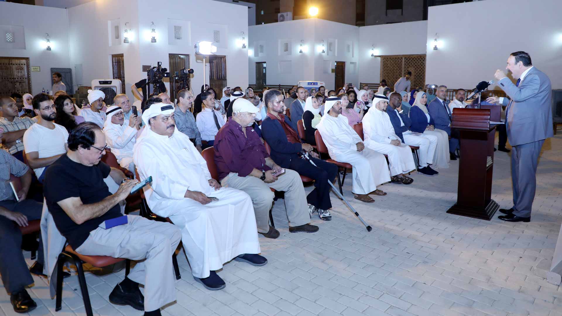 صورة بعنوان: شعراء يتغنون بالأوطان والوجدان في بيت الشعر بالشارقة 