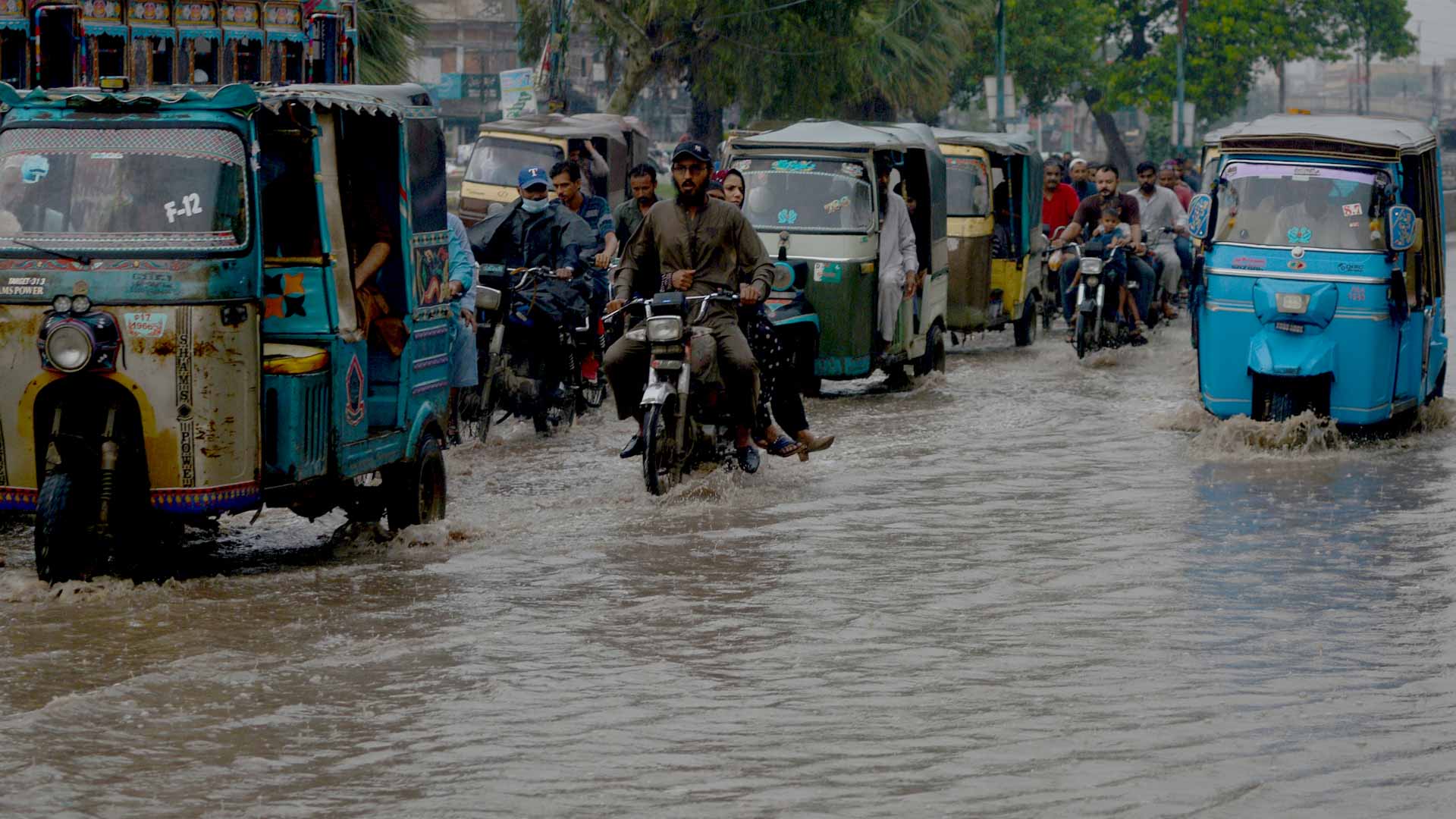 Image for the title: Malaria and diseases spreading fast in flood-hit Pakistan 