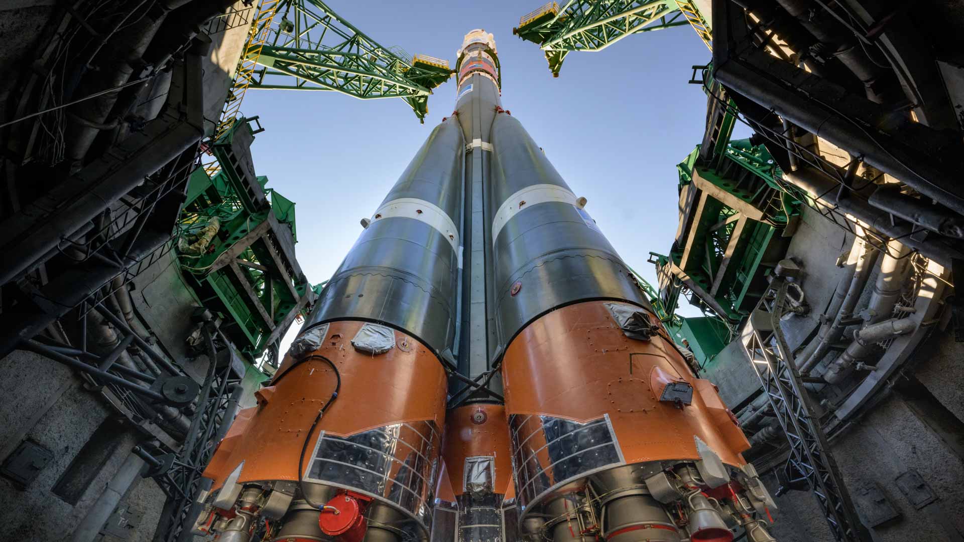 Image for the title: NASA says delayed Moon rocket passed fueling test 