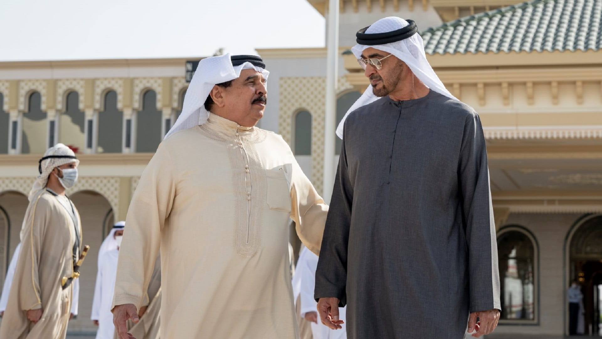 Image for the title: King of Bahrain leaves UAE 