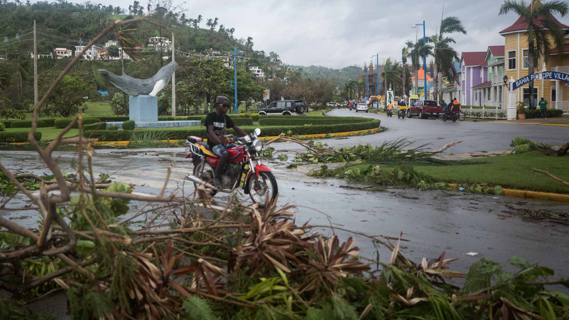 صورة بعنوان: إعصار فيونا يواصل زحفه نحو برمودا مصحوباً برياح تبلغ سرعتها 215  