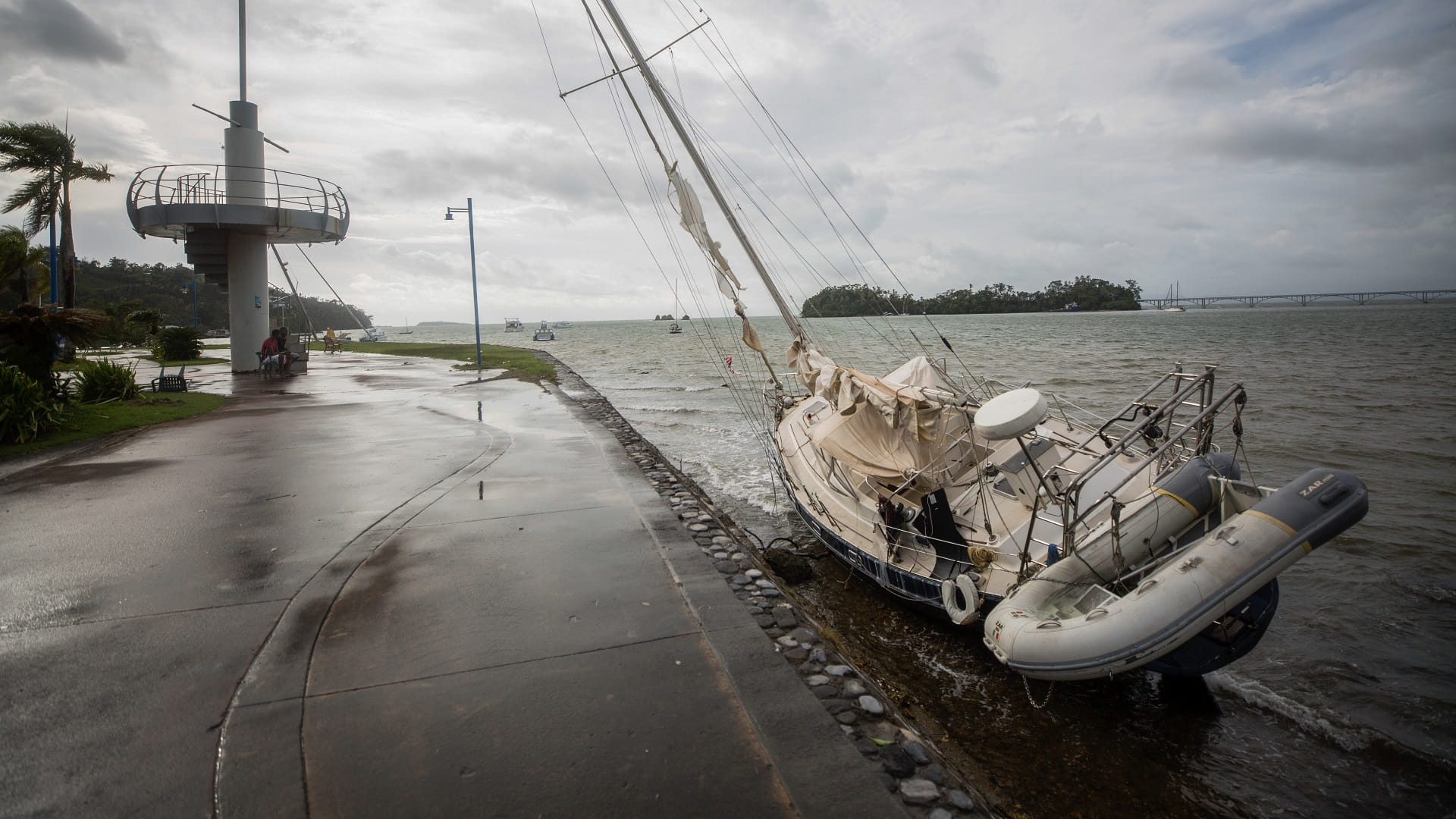 Image for the title: Fiona knocks out power to more than 500,000 homes in east Canada 