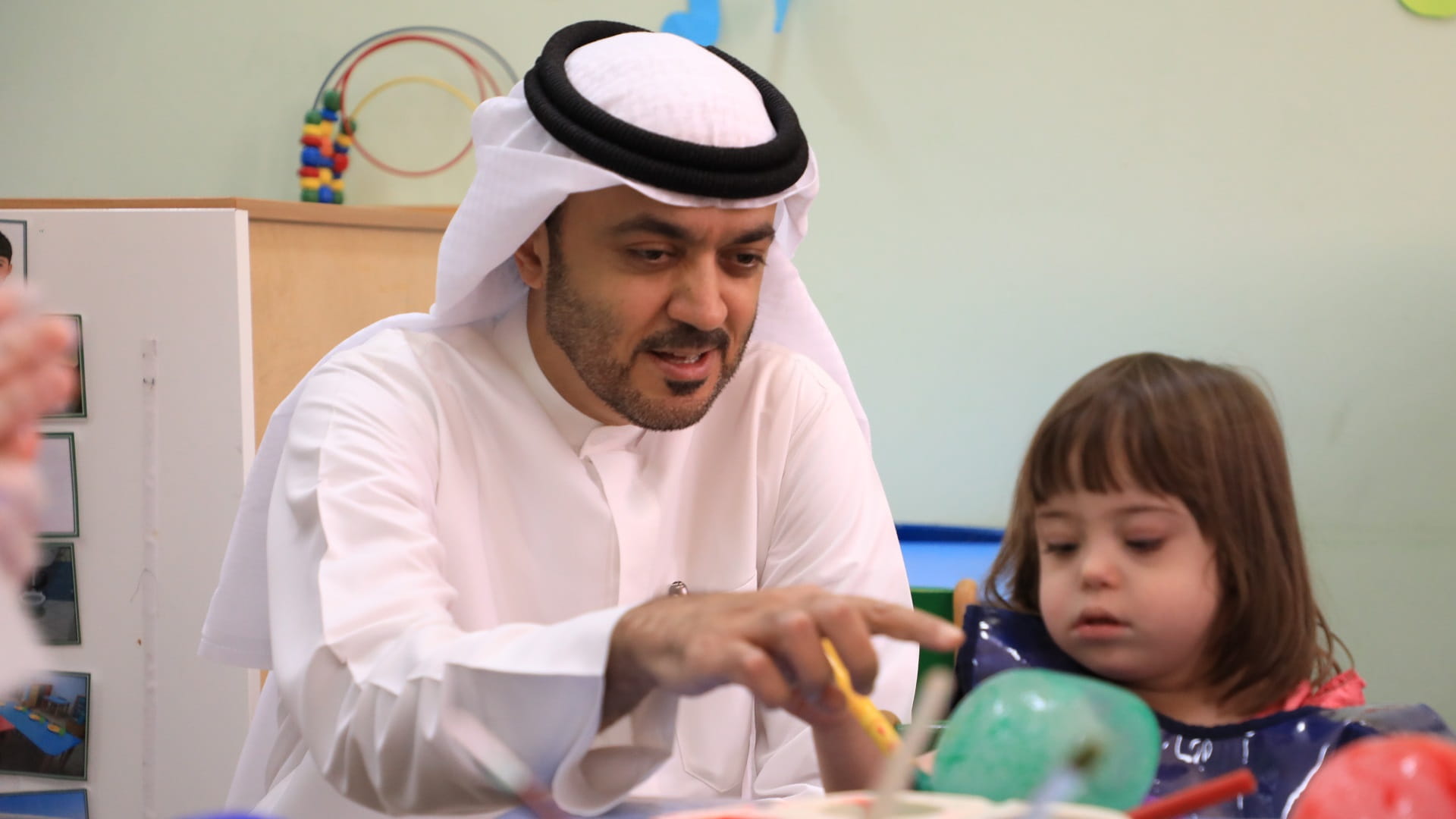 صورة بعنوان: "شمس" تطلع على دور الشارقة للخدمات الإنسانية في الرعاية والتأهيل 