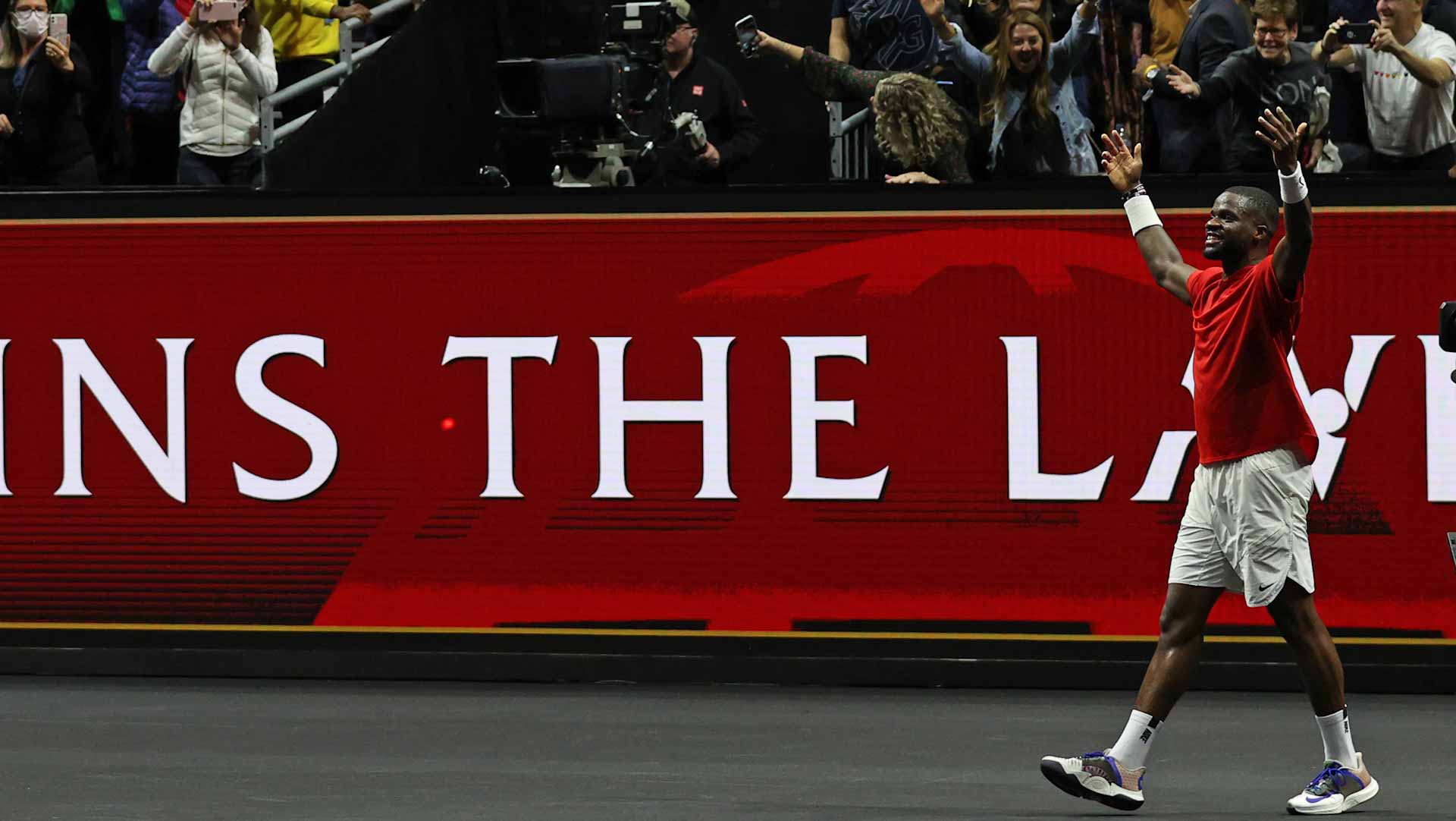 صورة بعنوان: الأميركي تيافوي يقود فريق العالم للتتويج بكأس لافر للتنس 