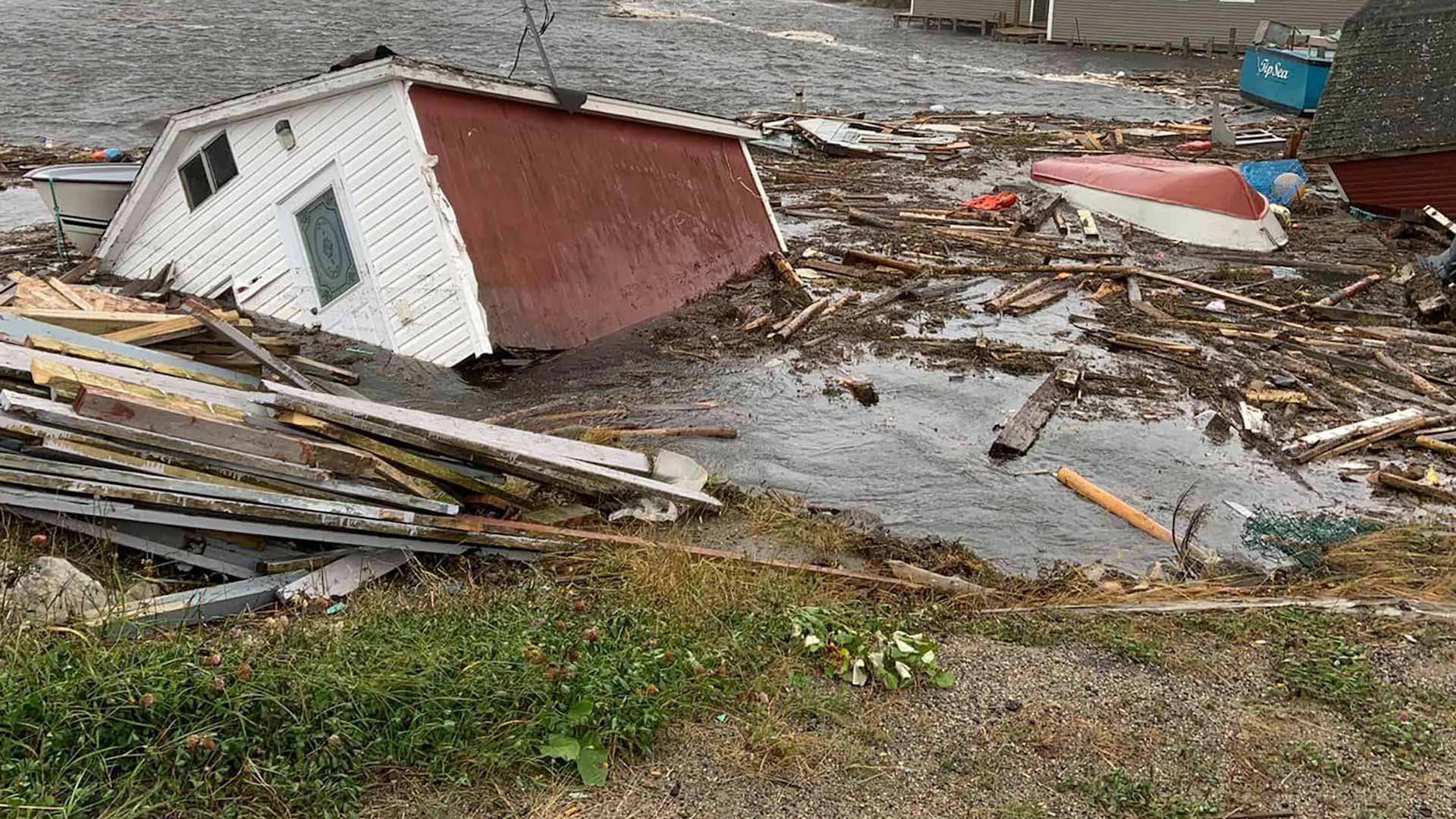 Image for the title: Canada counts damage after Fiona 