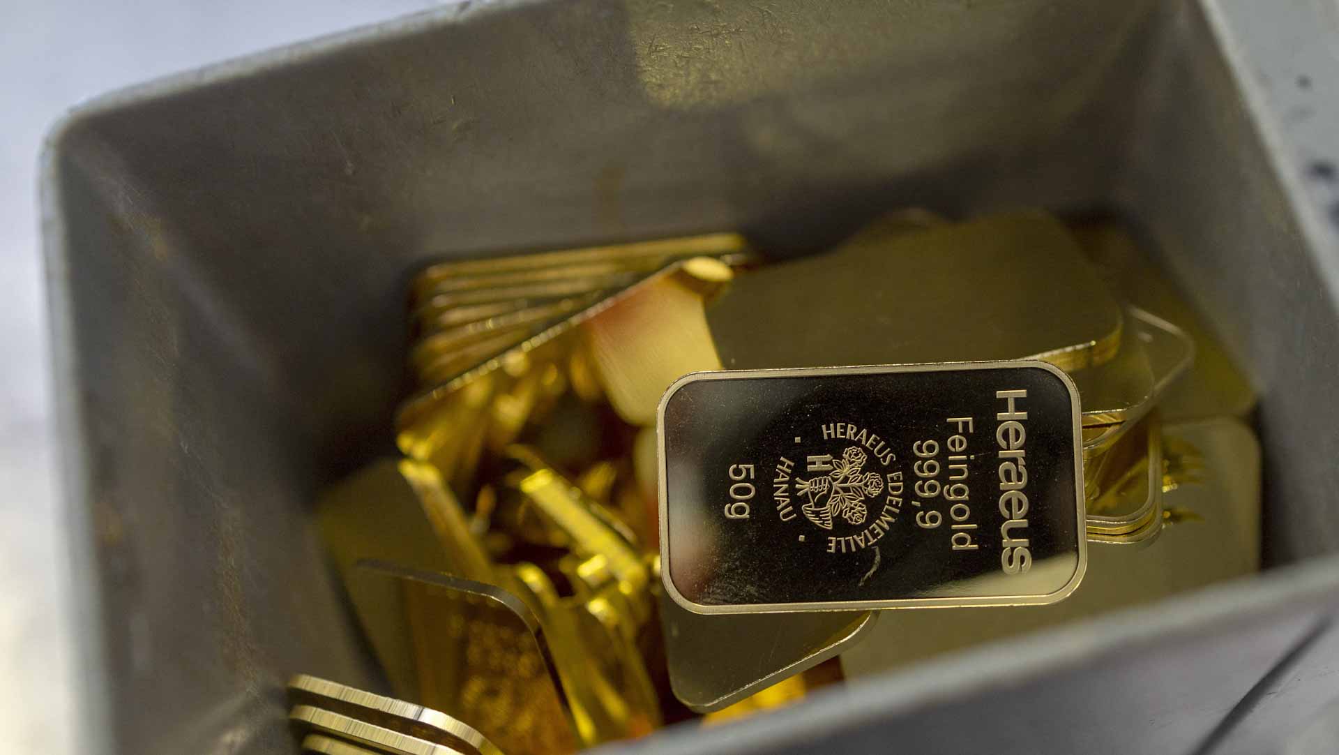 صورة بعنوان: مع ارتفاع الدولار...الذهب ينخفض إلى أدنى مستوى له منذ عامين ونصف 