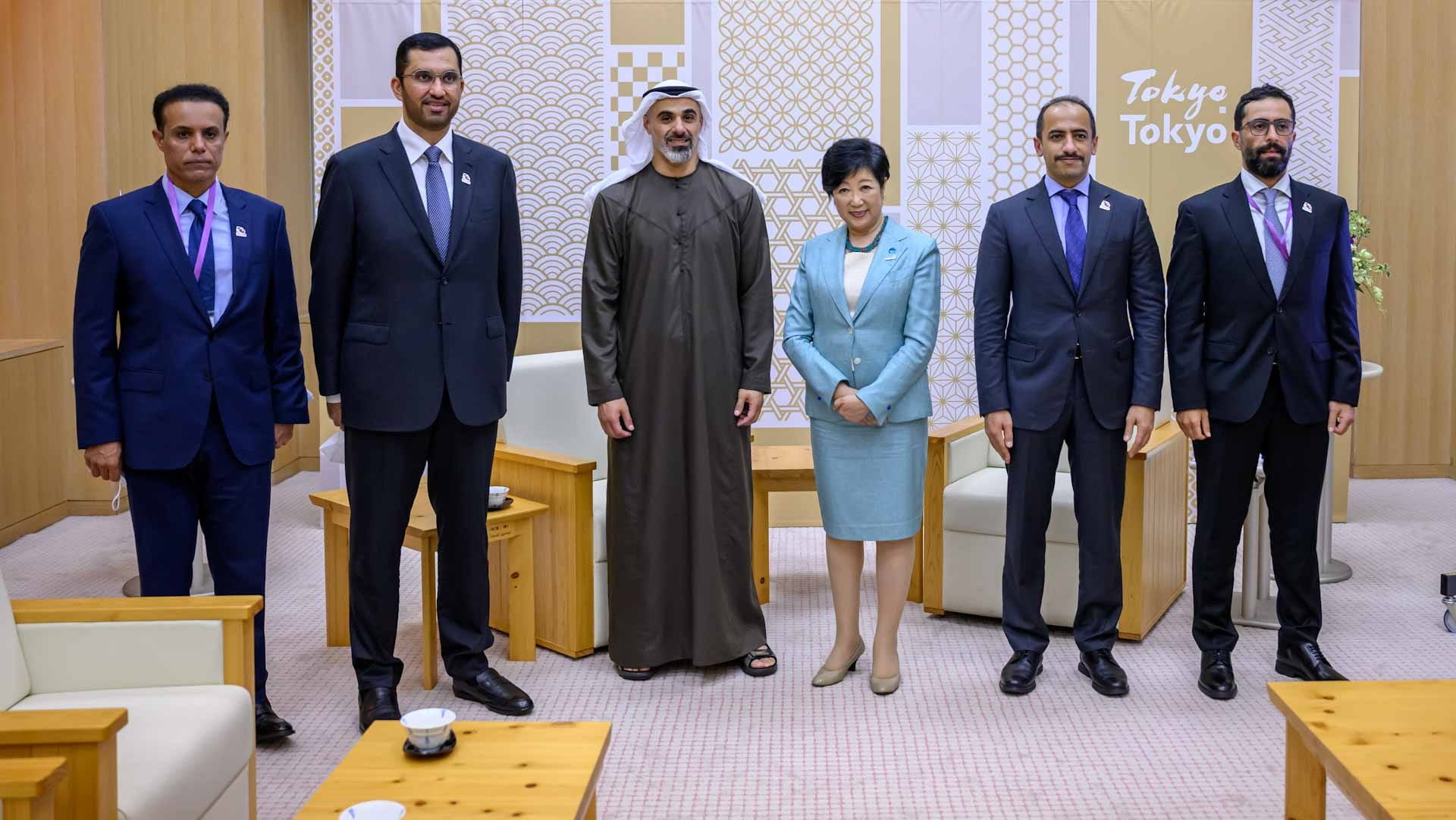 صورة بعنوان: خالد بن محمد بن زايد وحاكمة طوكيو يبحثان العلاقات الاستراتيجية 