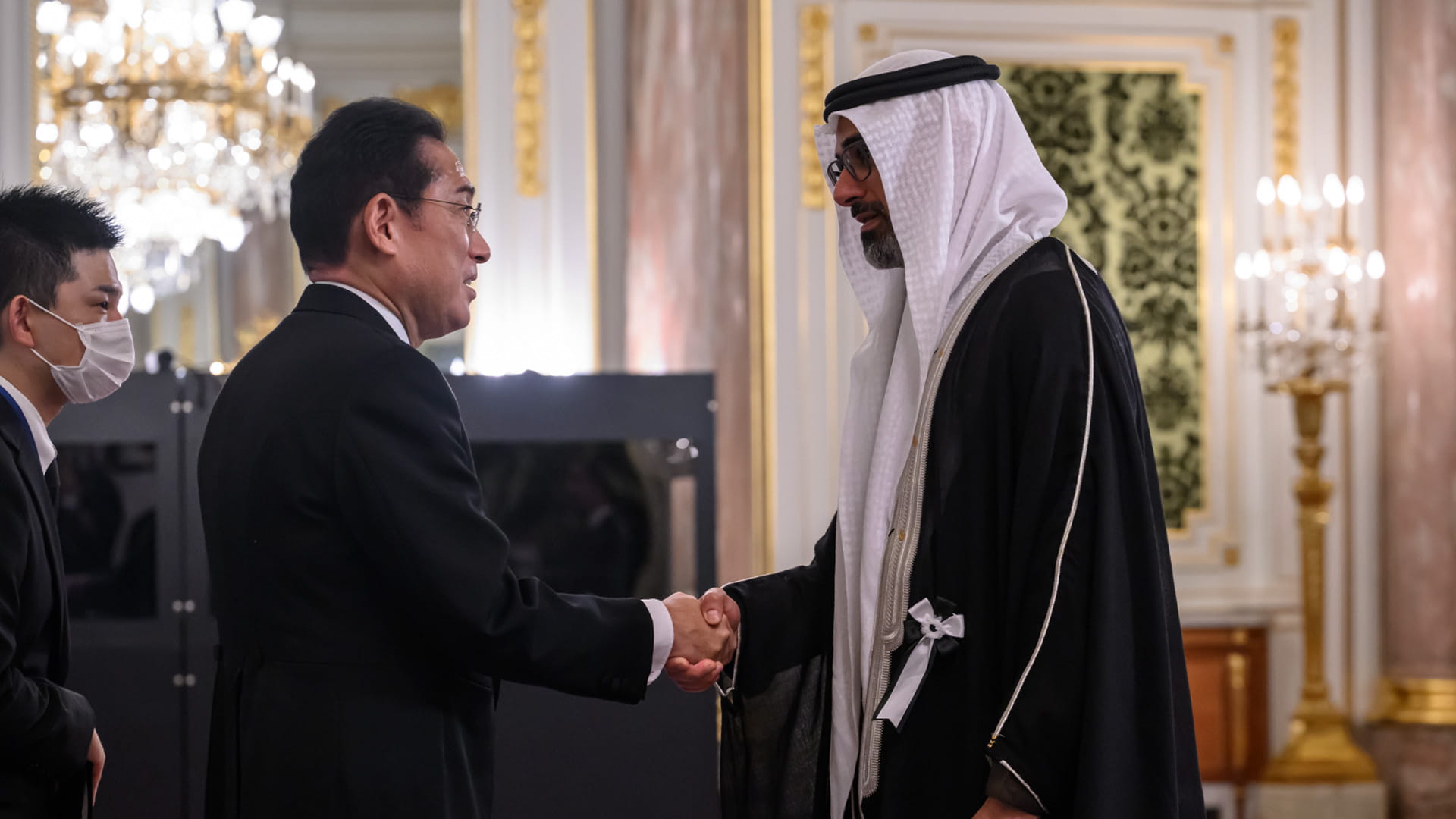 Image for the title: Khaled bin Mohamed offers condolences on death of Shinzo Abe 