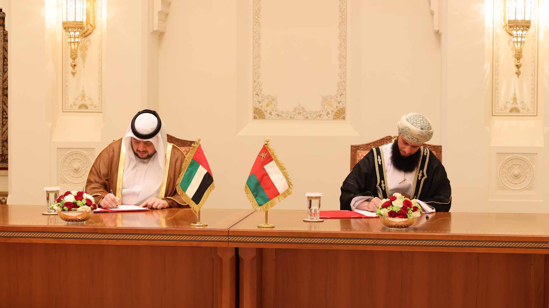 صورة بعنوان: فرص استثمارية بـ 30 مليار درهم بين القابضة وجهاز الاستثمار العماني 