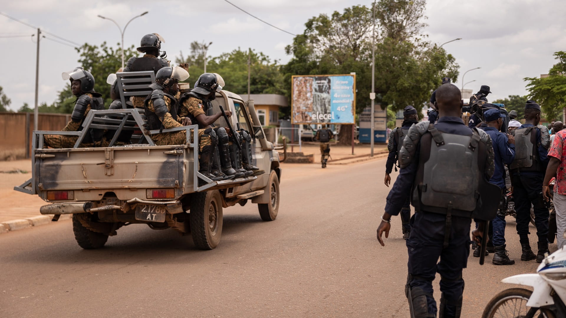 Image for the title: Shots heard near Burkina Faso's presidency 