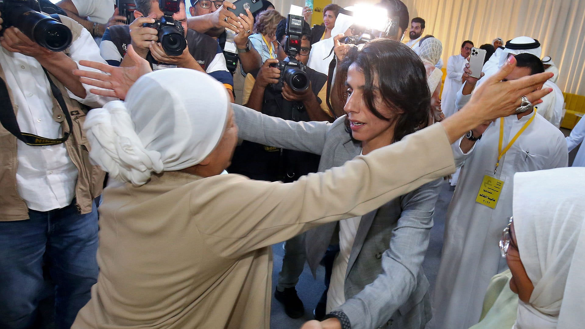 صورة بعنوان: الكويت تعلن فوز سيدتين و13 نائباً جديداً بانتخابات مجلس الأمة 