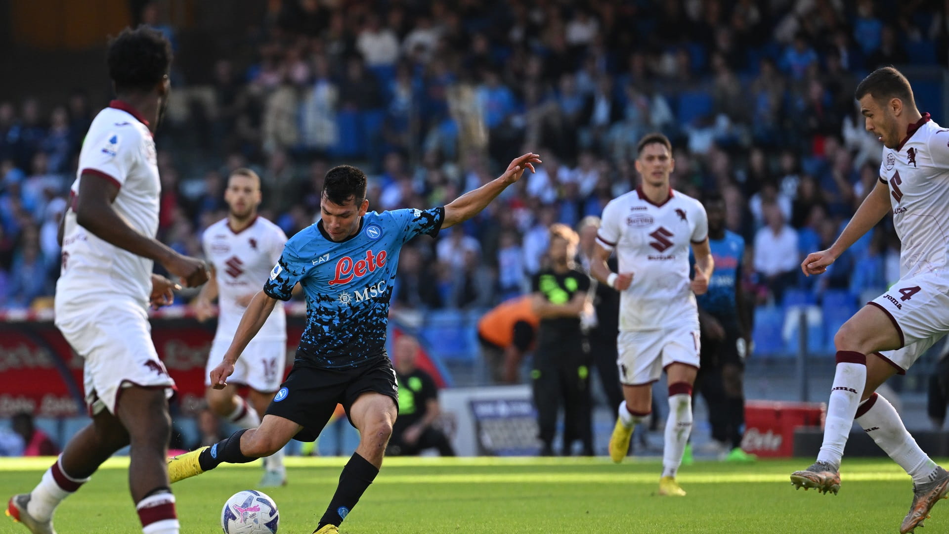 صورة بعنوان: نابولي ينفرد بصدارة الدوري الإيطالي لكرة القدم  