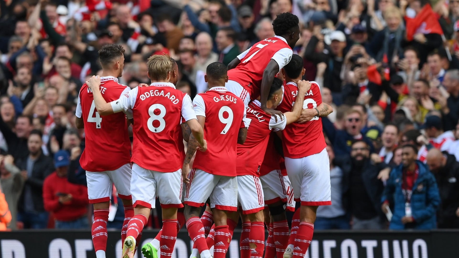 صورة بعنوان: أرسنال يتمسك بقوة بصدارة الدوري الإنجليزي الممتاز  