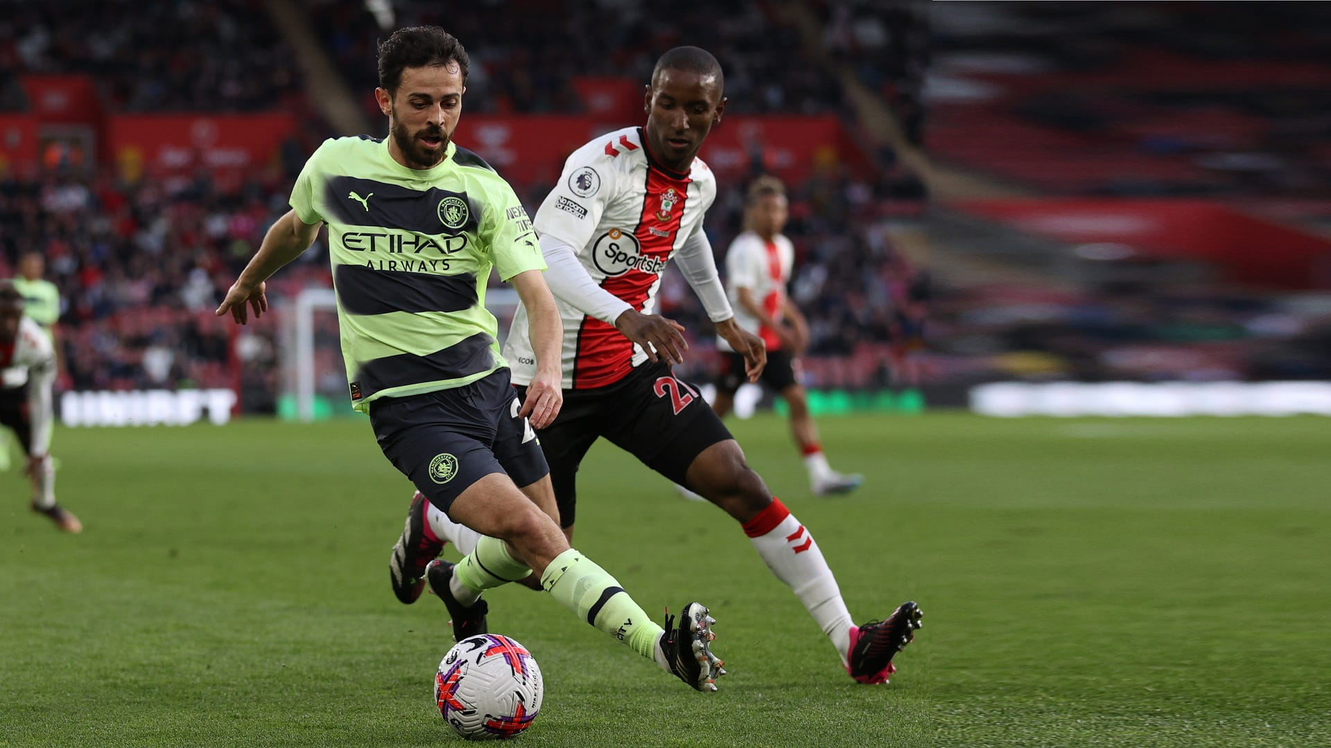 صورة بعنوان: مانشستر سيتي يكتسح ساوثهامبتون في الدوري الإنجليزي 