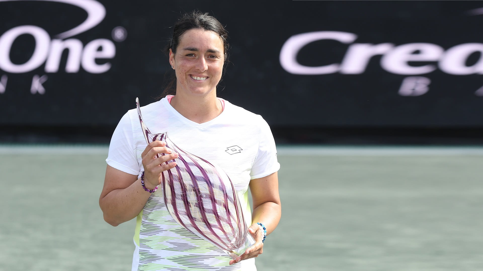 صورة بعنوان: أنس جابر تتوج بلقب بطولة تشارلستون للتنس 