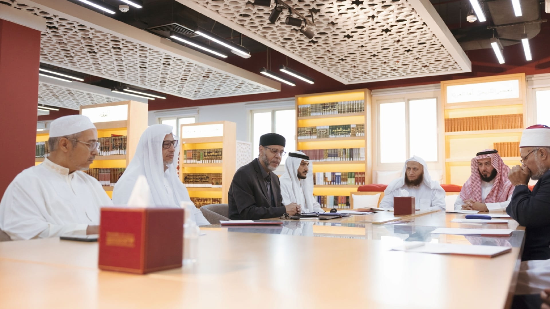 صورة بعنوان: مجمع اللغة العربية بالشارقة يقود جهود استكمال "موسوعة التفسير" 