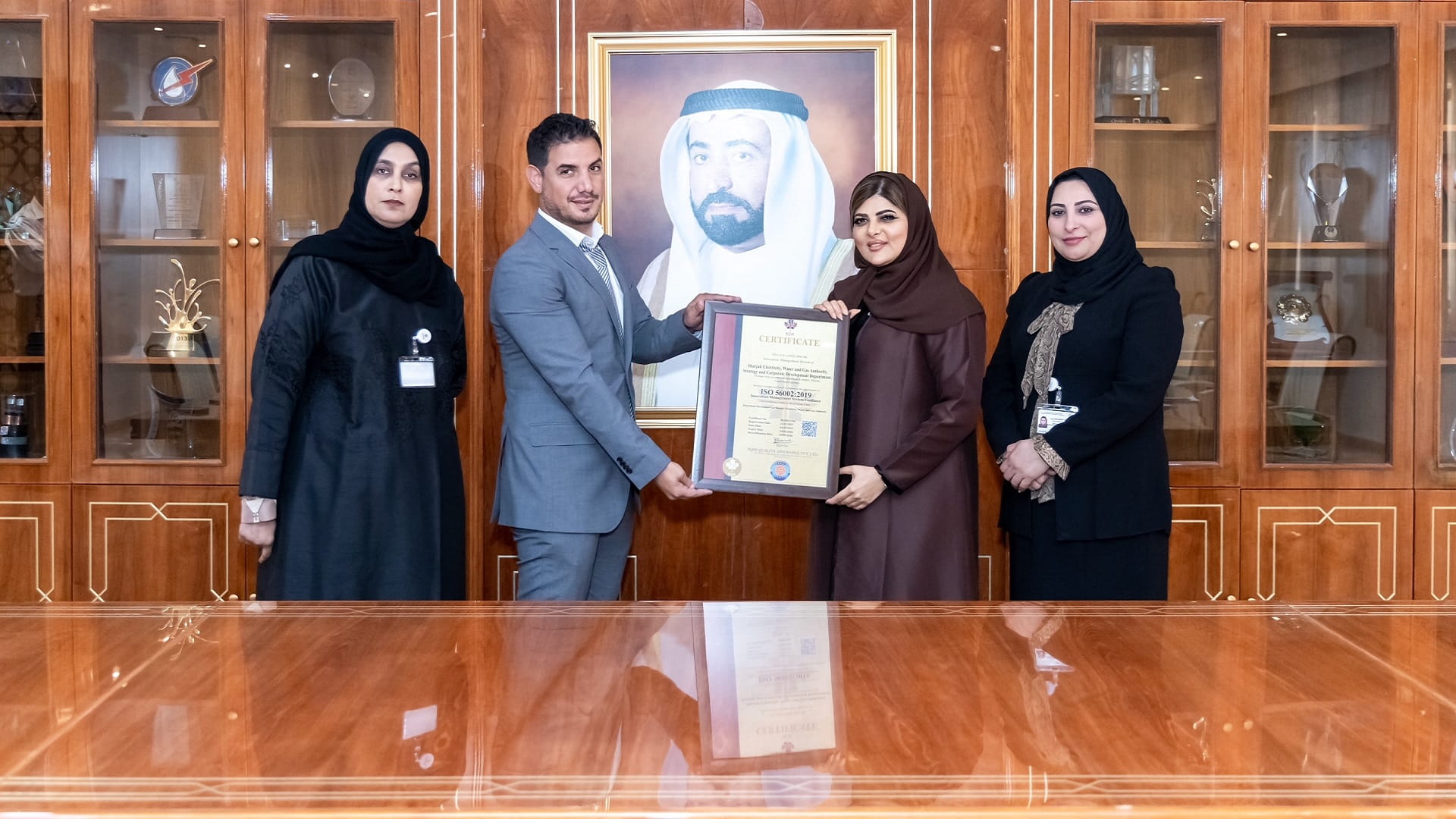 صورة بعنوان: كهرباء الشارقة تنال شهادة الآيزو في إدارة نظام الابتكار 