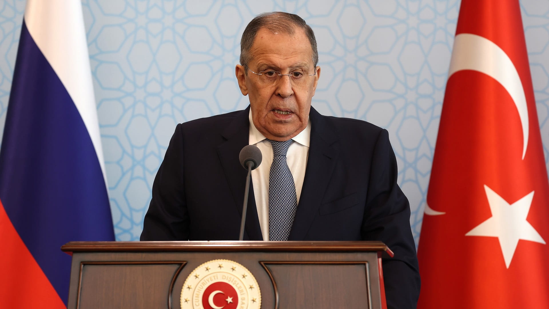 Image for the title: Russia threatens to scrap Ukraine grain deal 