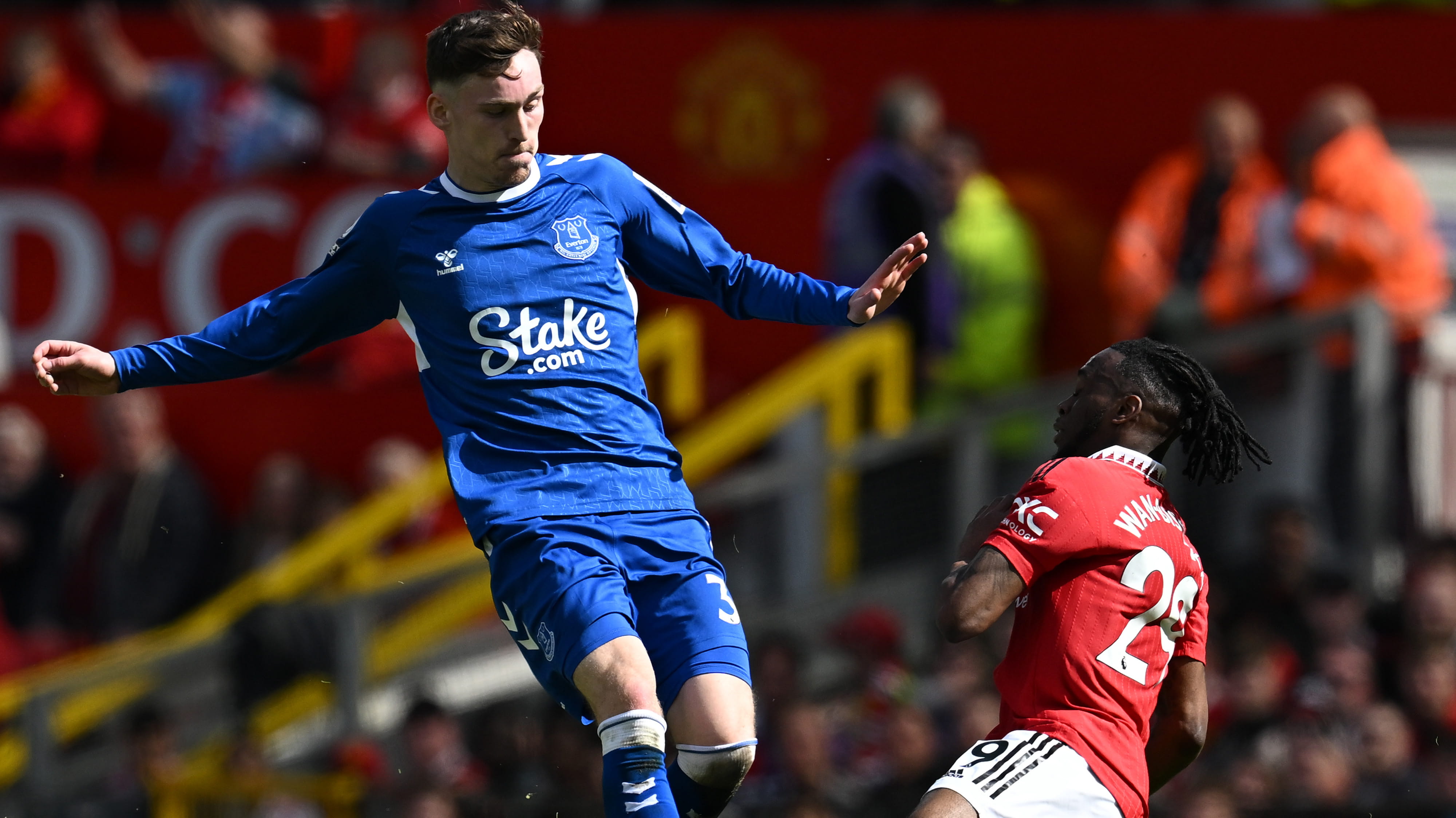 Image for the title: Man United climb back into third with 2-0 win over Everton 