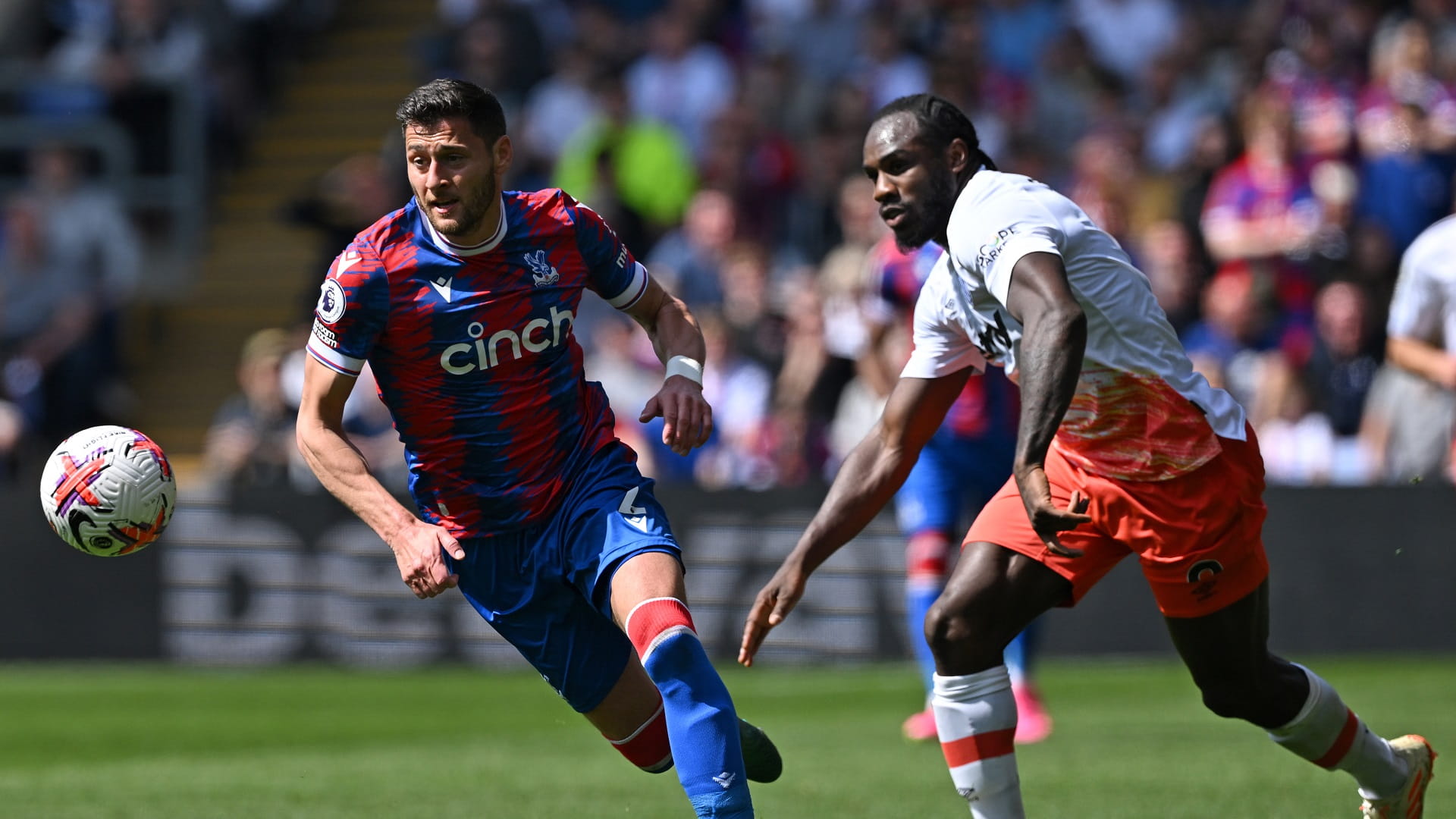 صورة بعنوان: كريستال بالاس يتجاوز بصعوبة ويستهام في الدوري الإنجليزي 