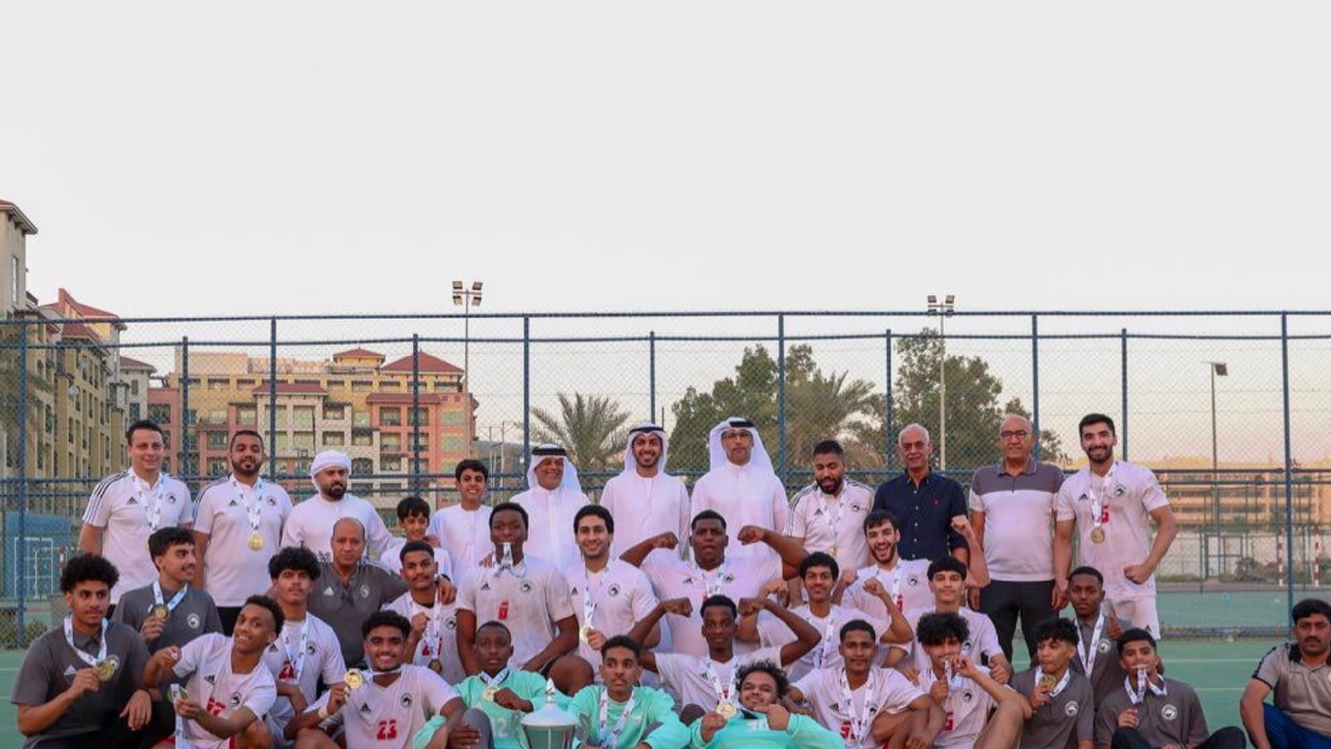 صورة بعنوان: الشارقة يتوج بطلاً لكأس الإمارات للناشئين لكرة اليد للمرة الـ 15 