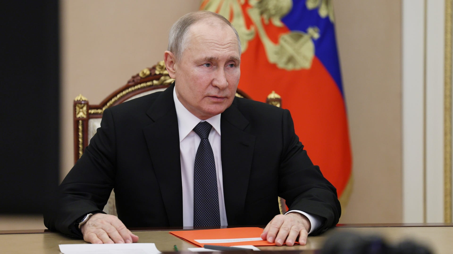 Image for the title: Putin signs electronic military draft system into law 