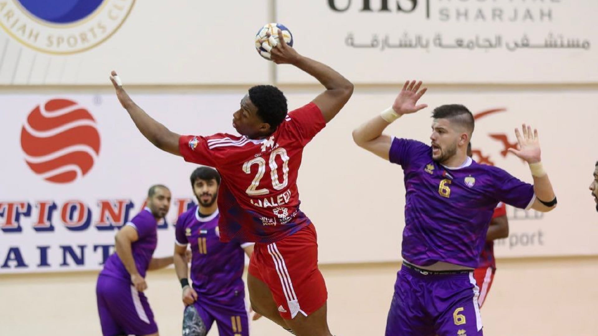 صورة بعنوان: الشارقة يفوز على العين ويواصل صدارة دوري أقوياء اليد 