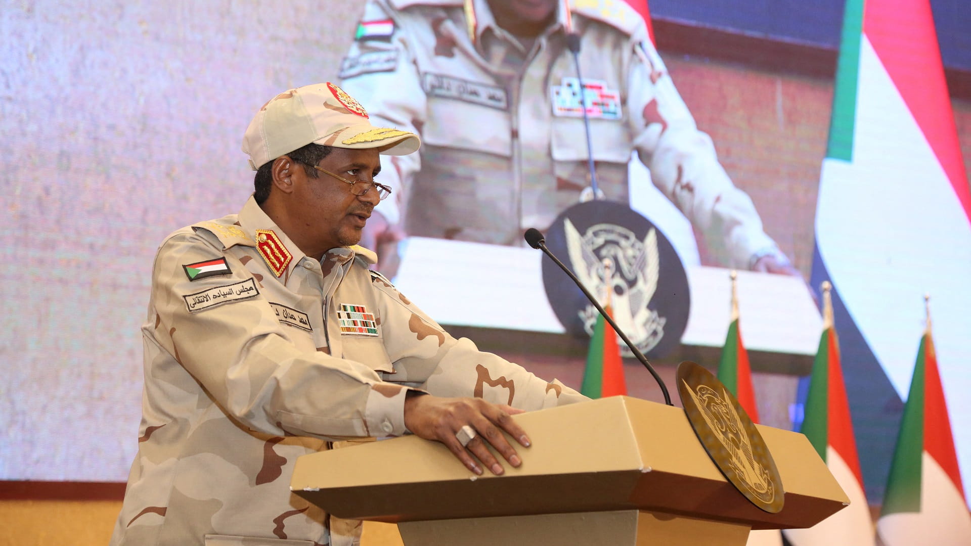 صورة بعنوان: القاهرة: ننسق مع السلطات السودانية لضمان تأمين القوات المصرية 