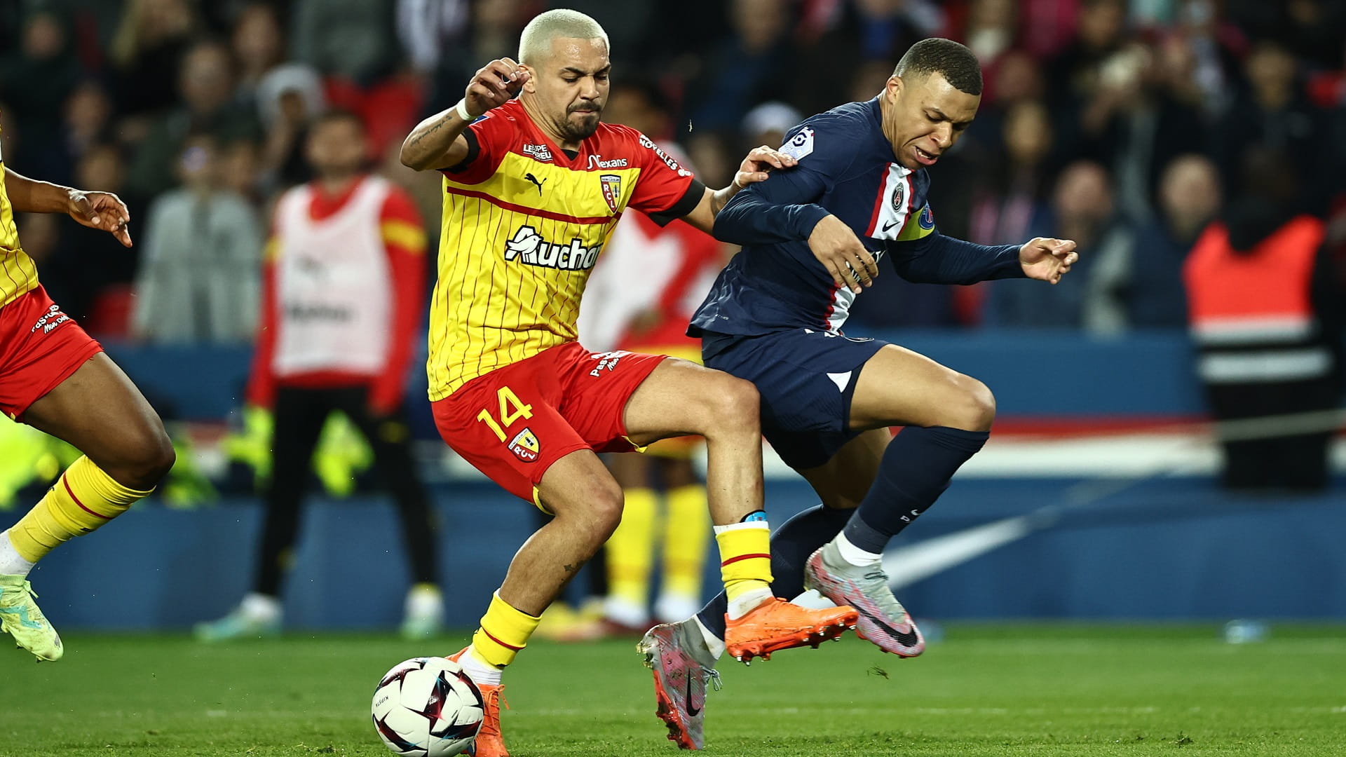 صورة بعنوان: باريس سان جيرمان يقسو على لانس بالدوري الفرنسي 