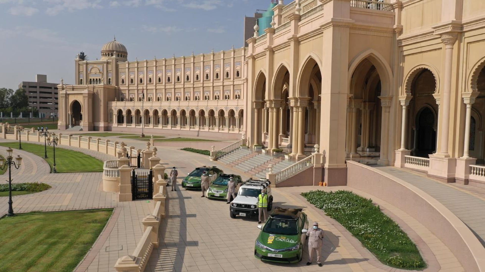 صورة بعنوان: بلدية الشارقة: مركبات المسح الرقمي تمسح 22 ألف مركبة يومياً 