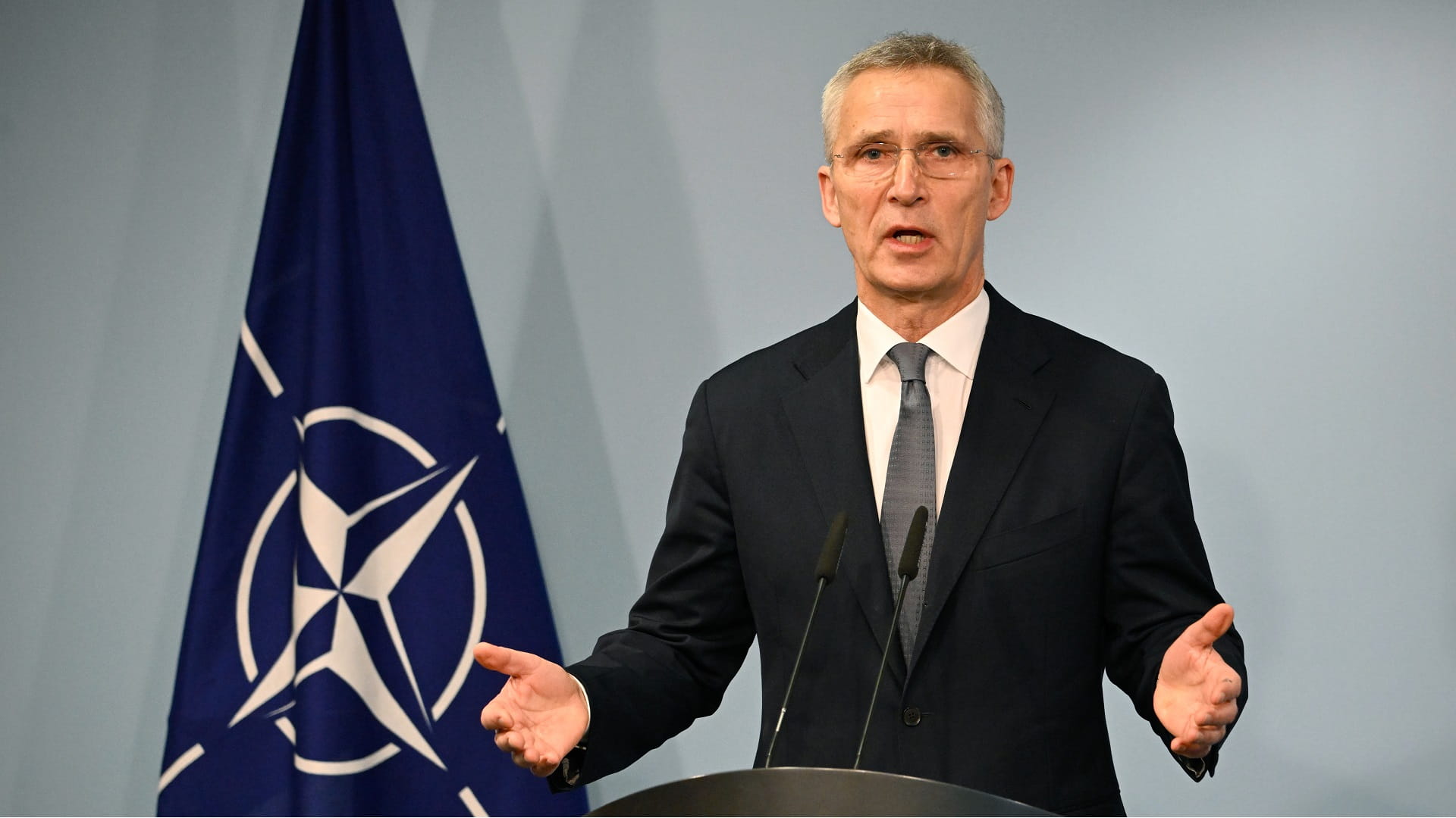 Image for the title: NATO chief calls for stepping up military support to Ukraine 