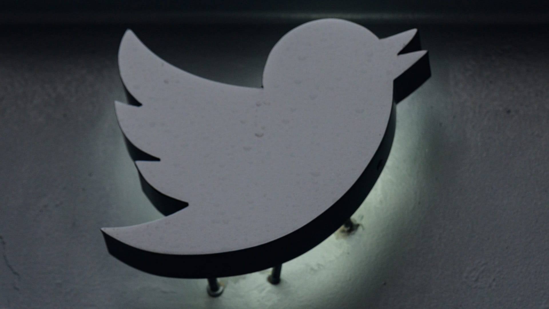 Image for the title: Twitter drops 'state-affiliated' tags for media accounts 