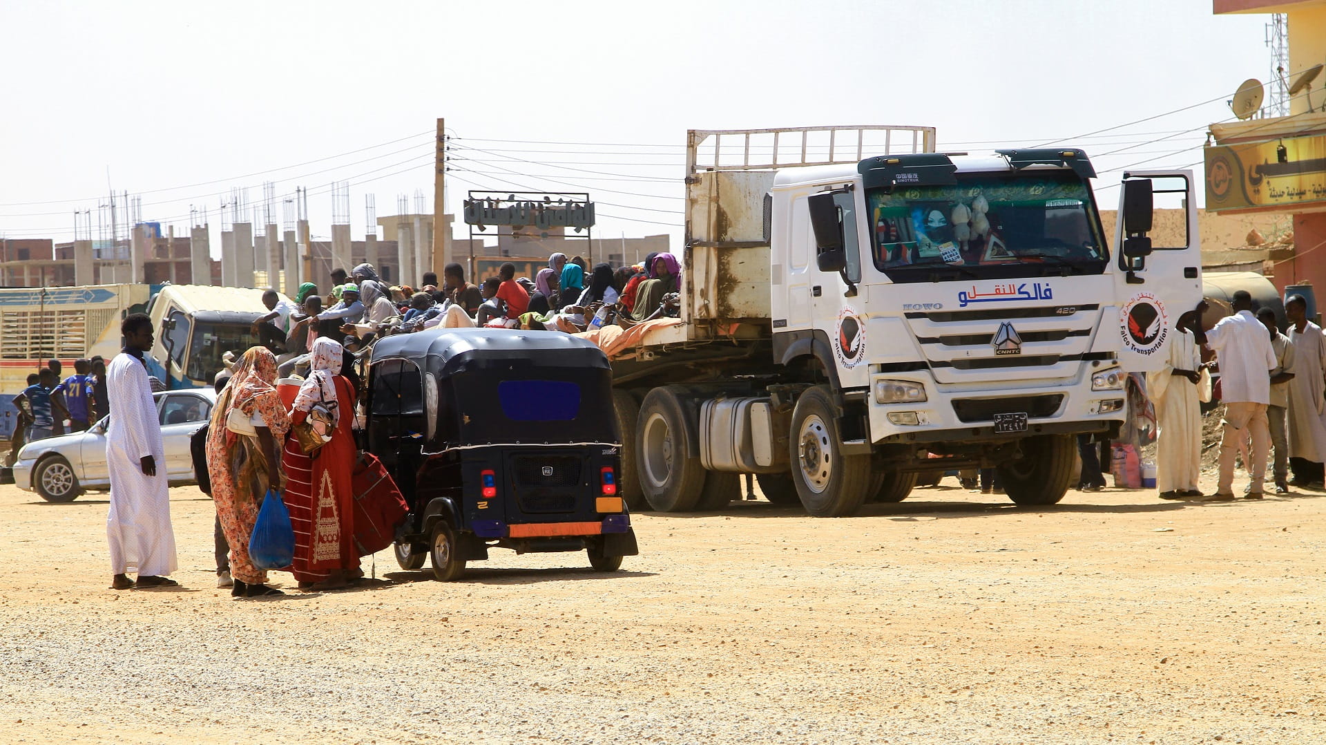 Image for the title: Fighting in Sudan enters a second week as truce breaks 