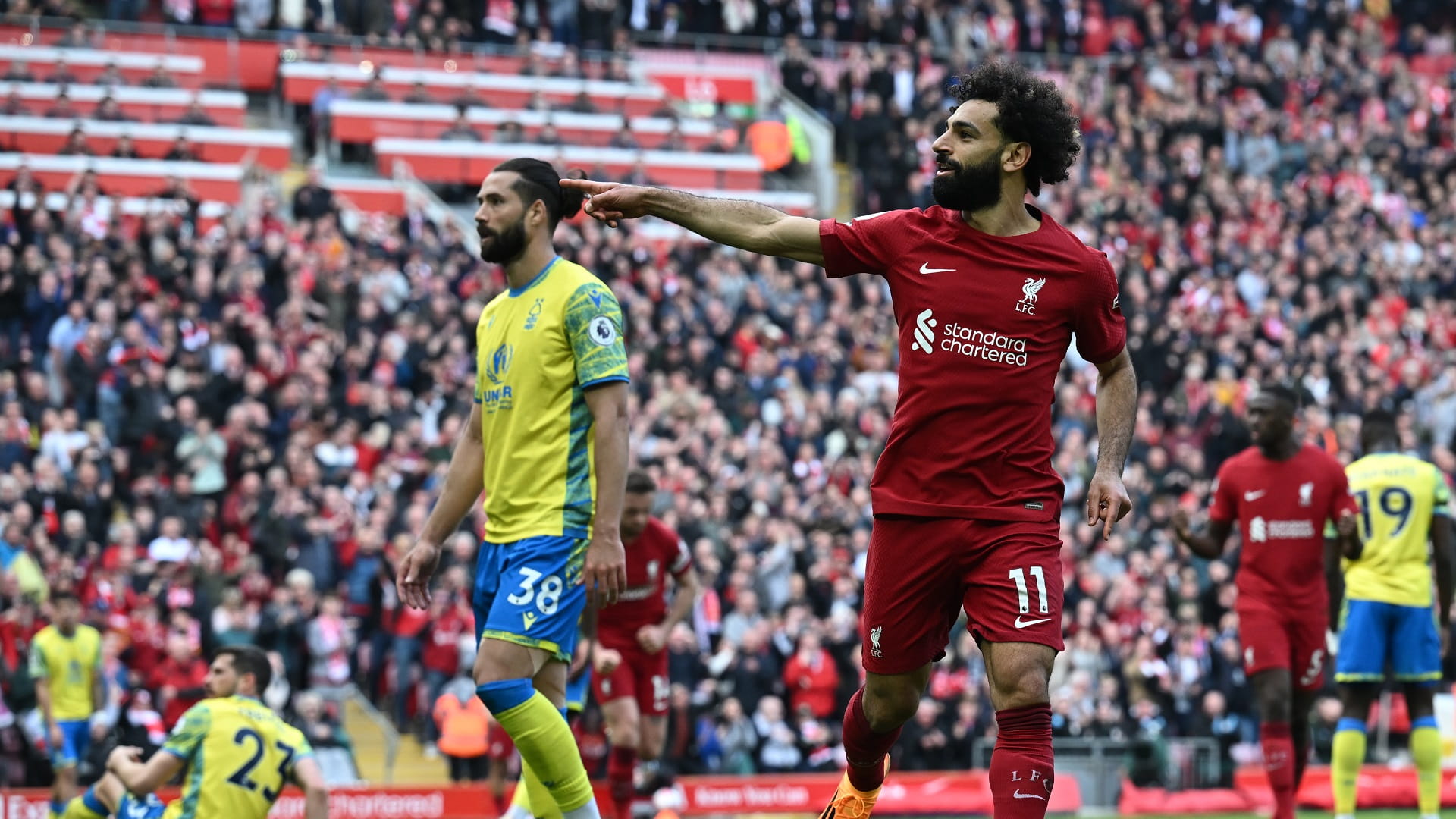 صورة بعنوان: ليفربول يتخطى بصعوبة نوتنجهام فورست في الدوري الإنجليزي 