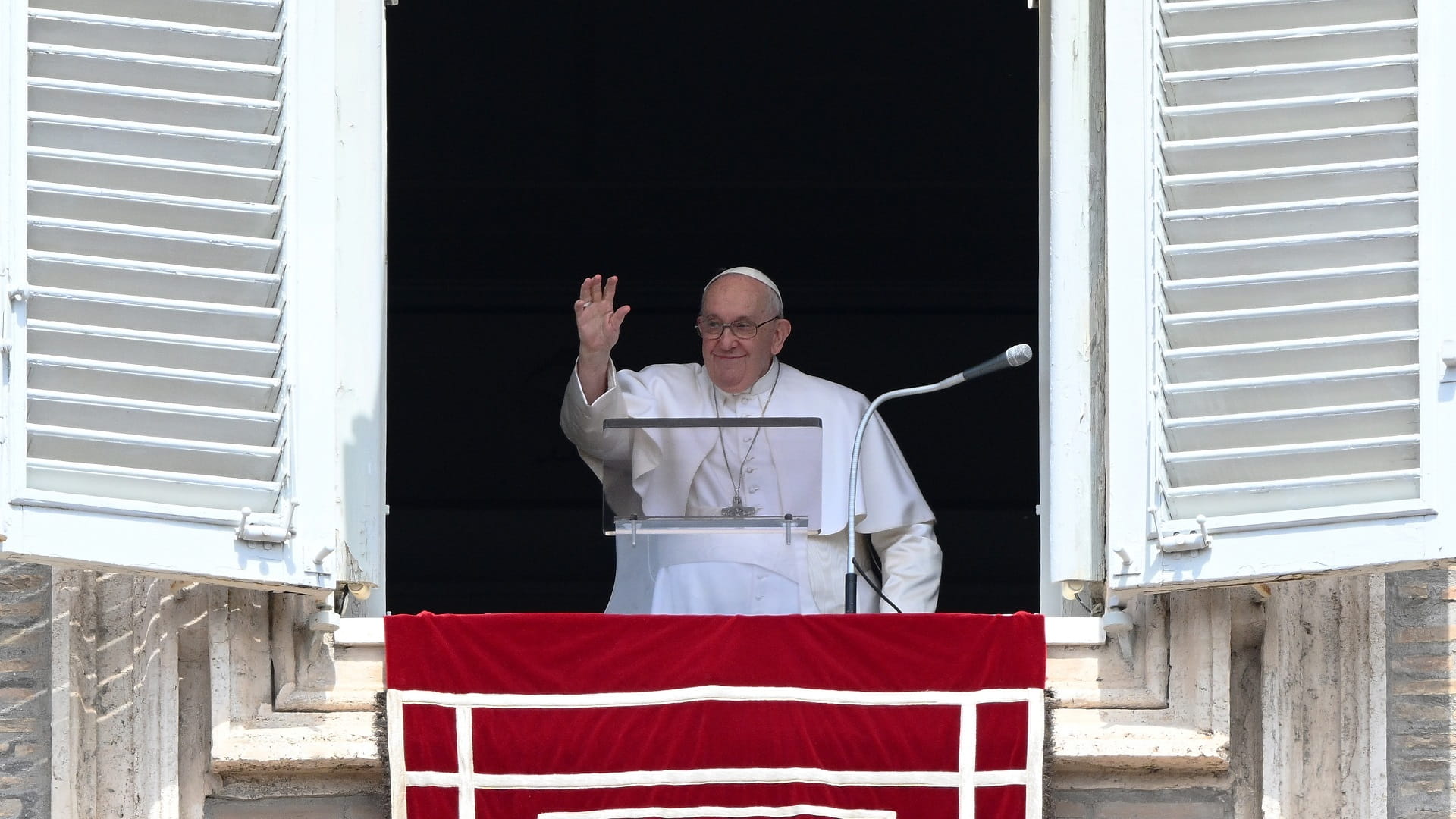 Image for the title: Pope Francis urges dialogue over 'grave' Sudan situation 