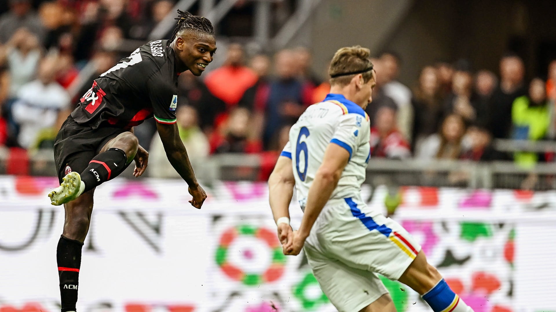 صورة بعنوان: ميلان يتخطى ليتشي في الدوري الإيطالي لكرة القدم 