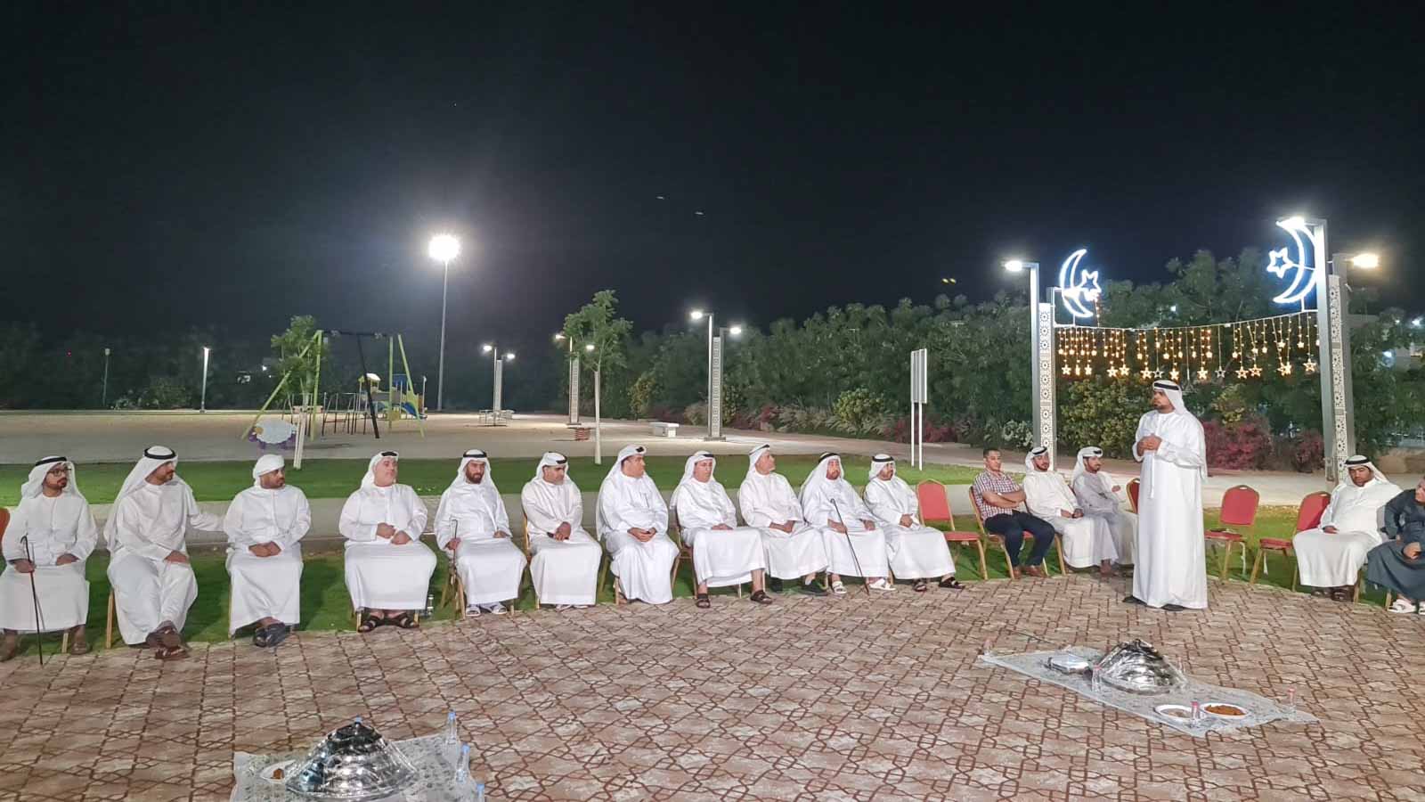 صورة بعنوان: في ثاني أيامه... مجلس الخروس يستقبل الأهالي ويقدم لهم فوالة العيد 